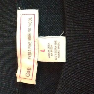 GAP mens size L EXTRA FINE MERINO WOOL red and navy pullover